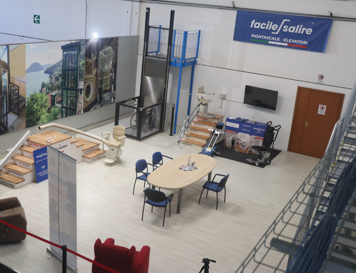 Tecnico Facile Salire al lavoro su un montascale